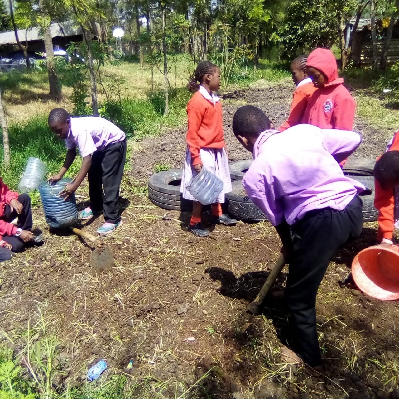 Children collecting water at the centre